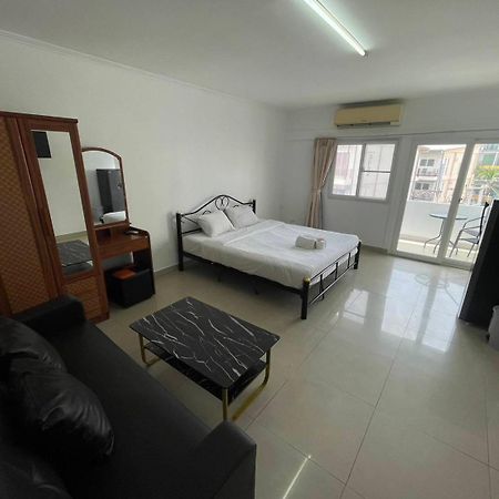 Malee Guesthouse And Restaurant Pattaya Luaran gambar